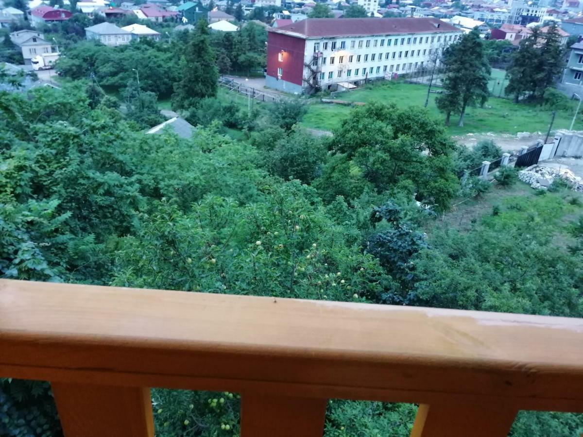 Деревянный Котеж The 1 С Выдом На Город บาทูมิ ภายนอก รูปภาพ