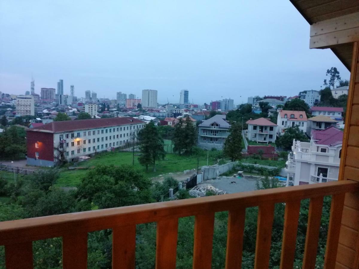 Деревянный Котеж The 1 С Выдом На Город บาทูมิ ภายนอก รูปภาพ